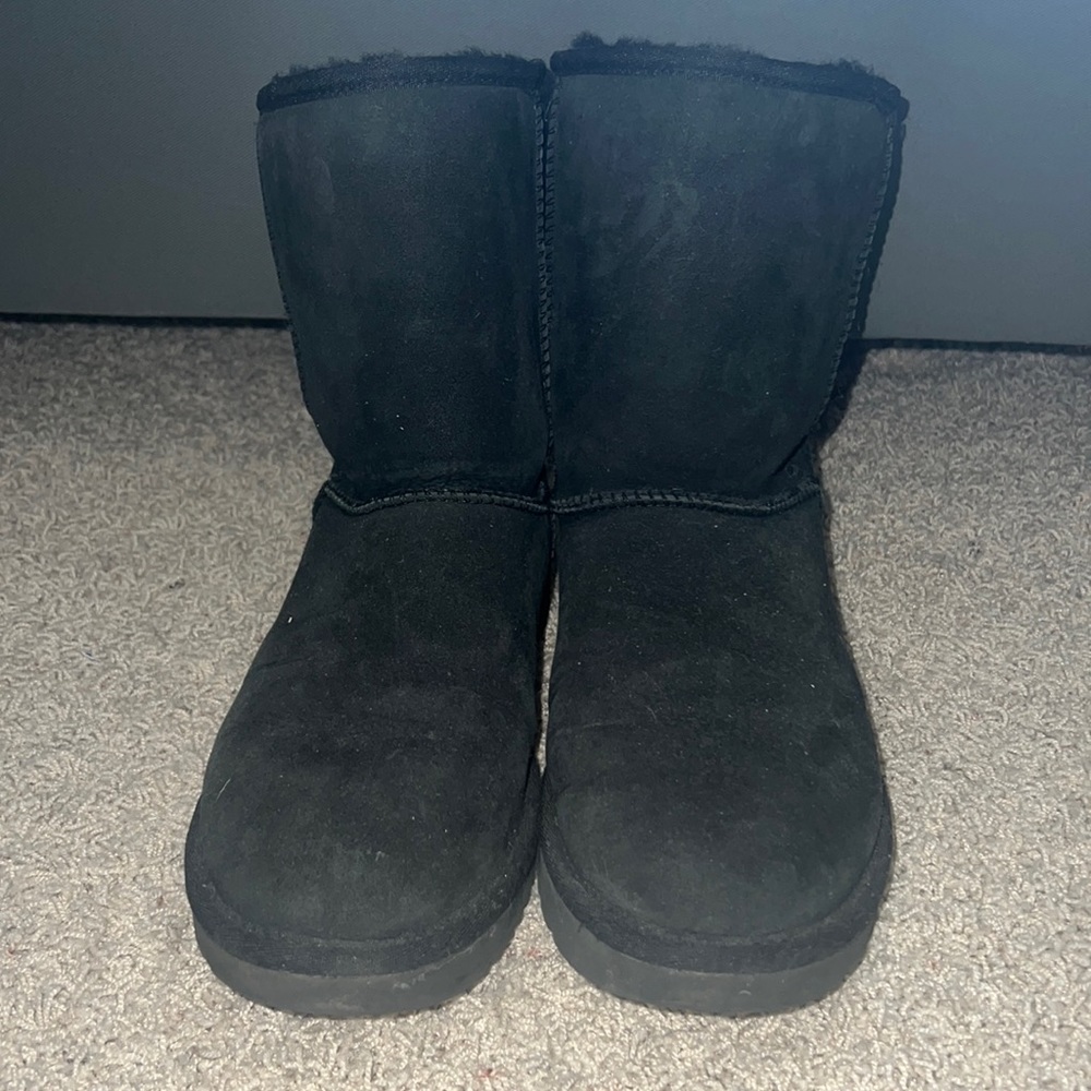 Black womens Uggs size 9